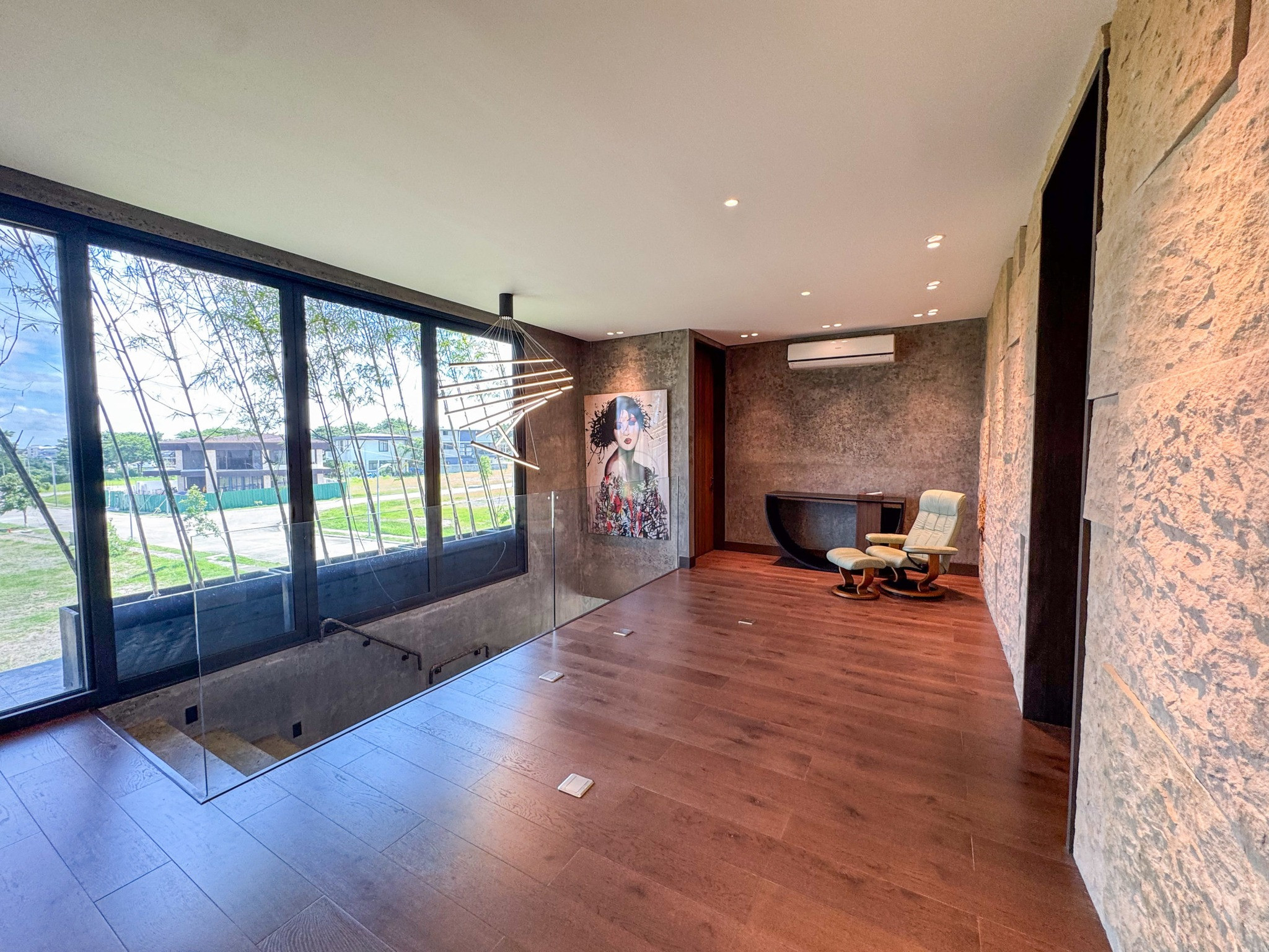 A Luxurious 3-Bedroom House for Sale in Alabang photo 4