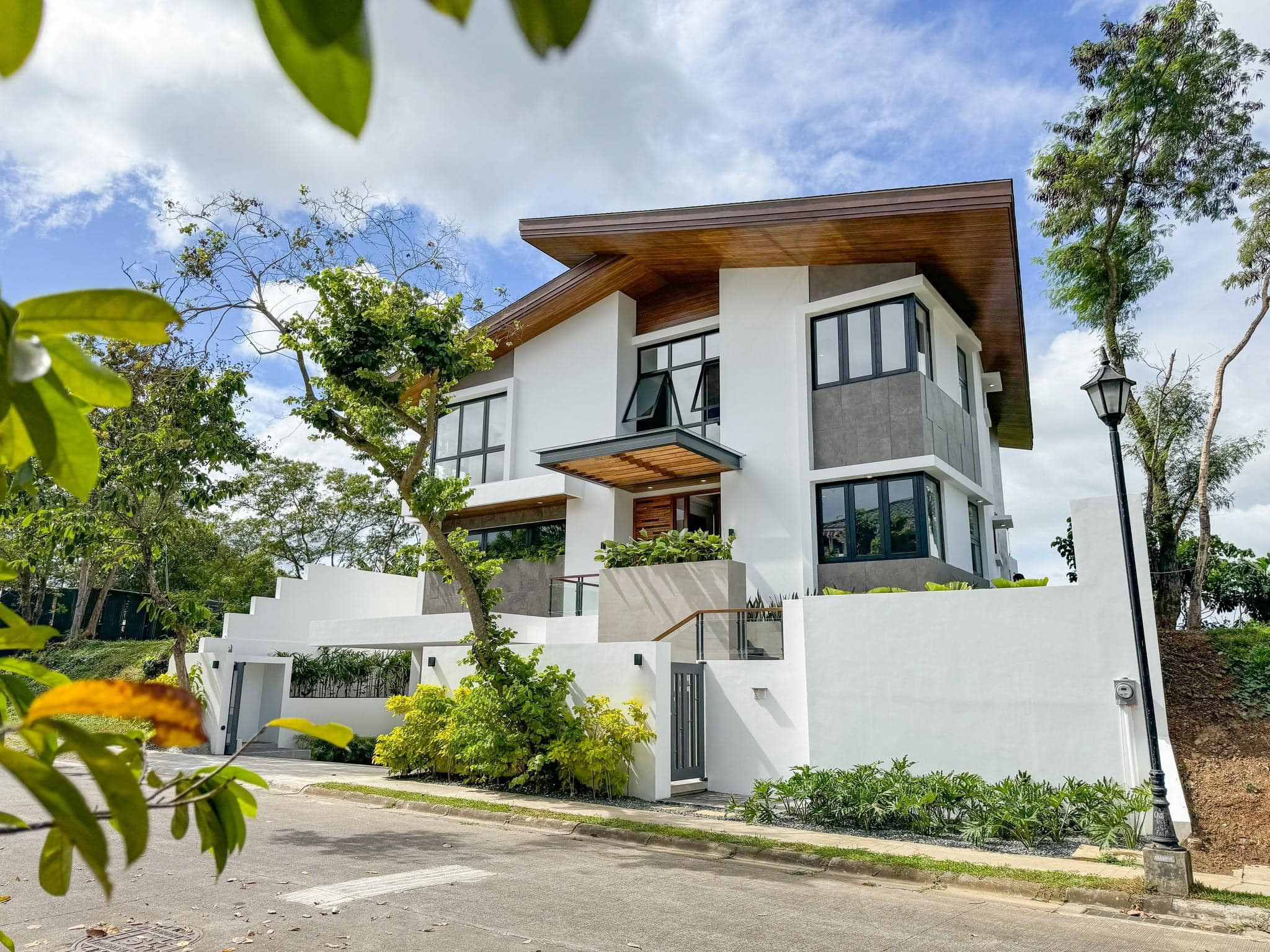 An Enchanting 4 Bedroom House and Lot for Sale photo 1