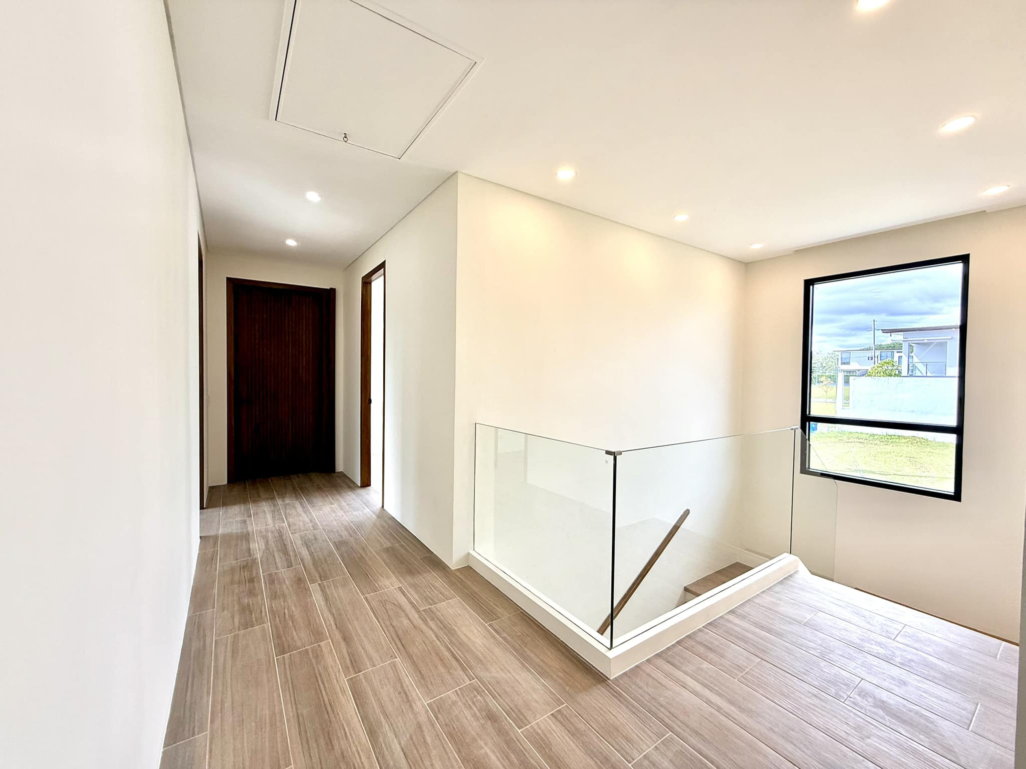 Contemporary 5-Bedroom House for Sale in Treveia, Nuvali, Calamba, Laguna photo 3