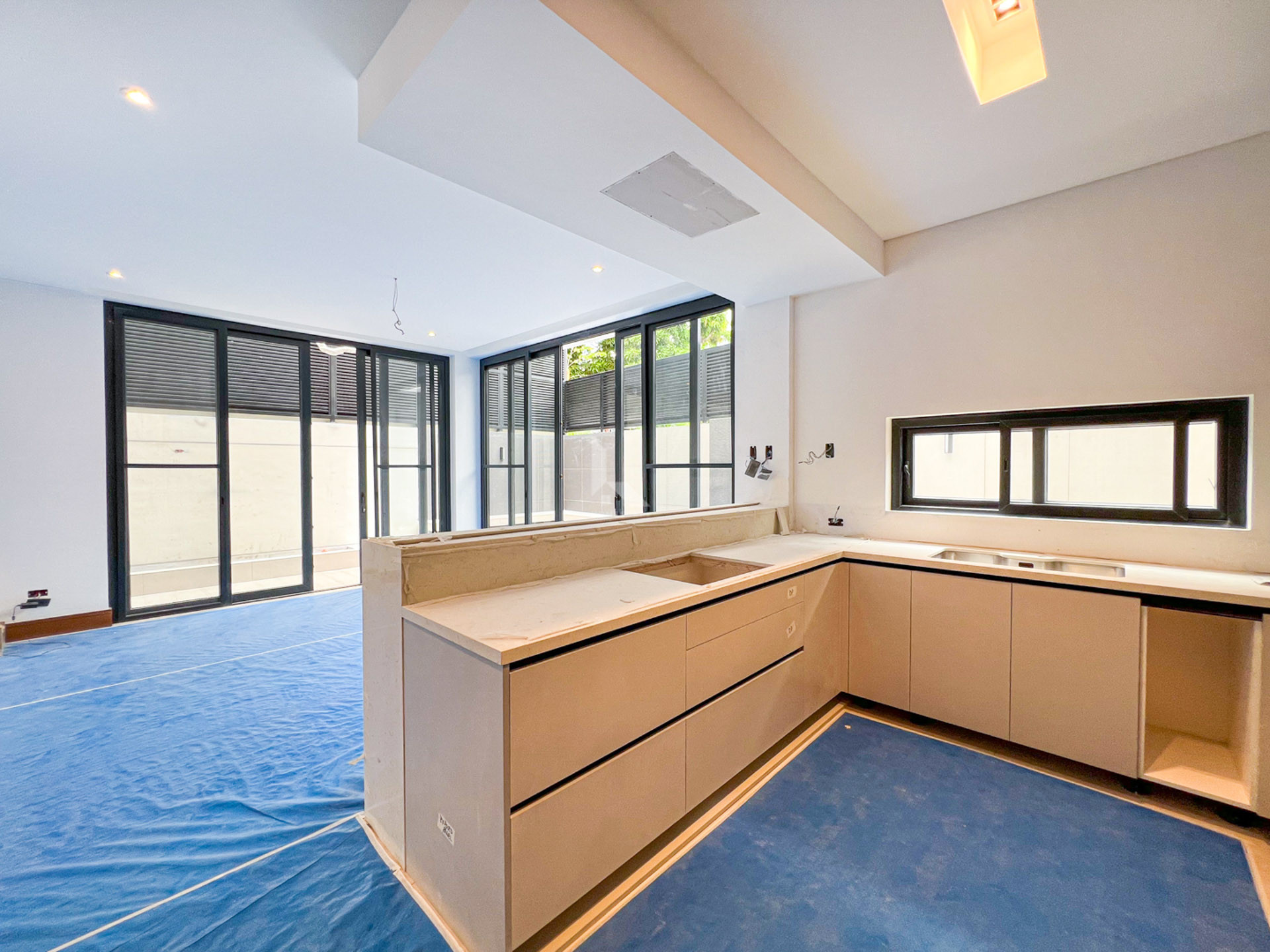 Multi-level Modern Tropical Industrial House and Lot in Filinvest 2 photo 5