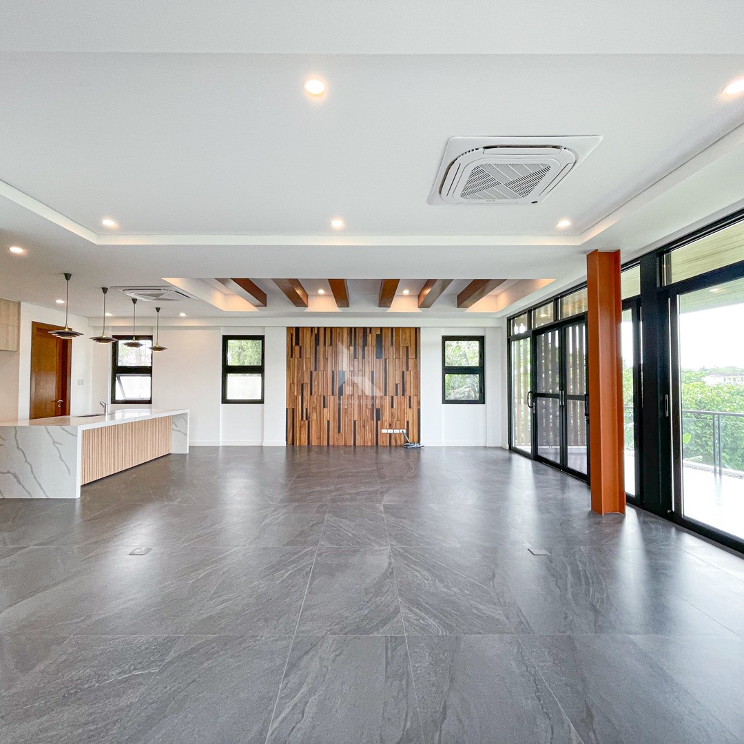 Elegant Modern Contemporary House with Elevator For Sale photo 2