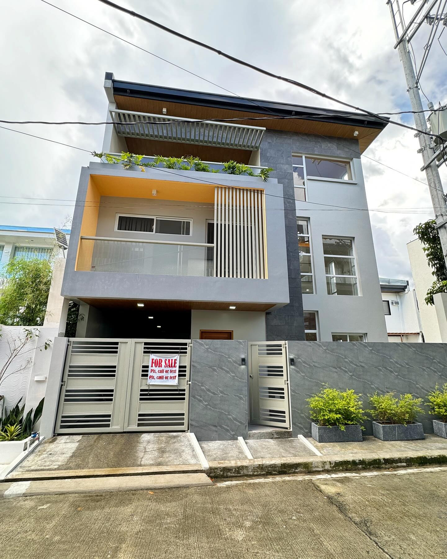 Brand New Modern 3-Storey House for Sale photo 1