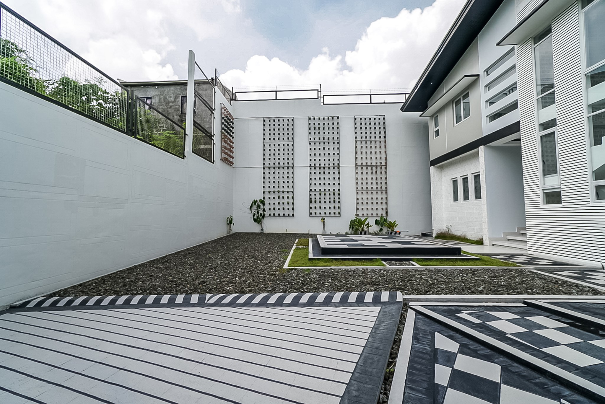 5bedroom house standing on a 432sqm lot features an impressive facade photo 2
