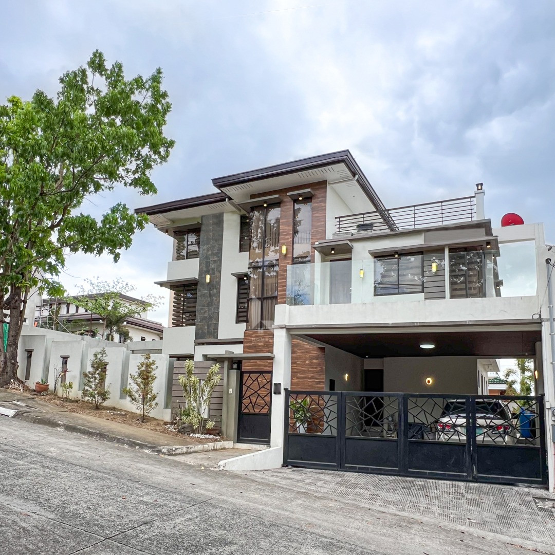 Gorgeous Modern Contemporary Home with Overlooking View For Sale photo 1