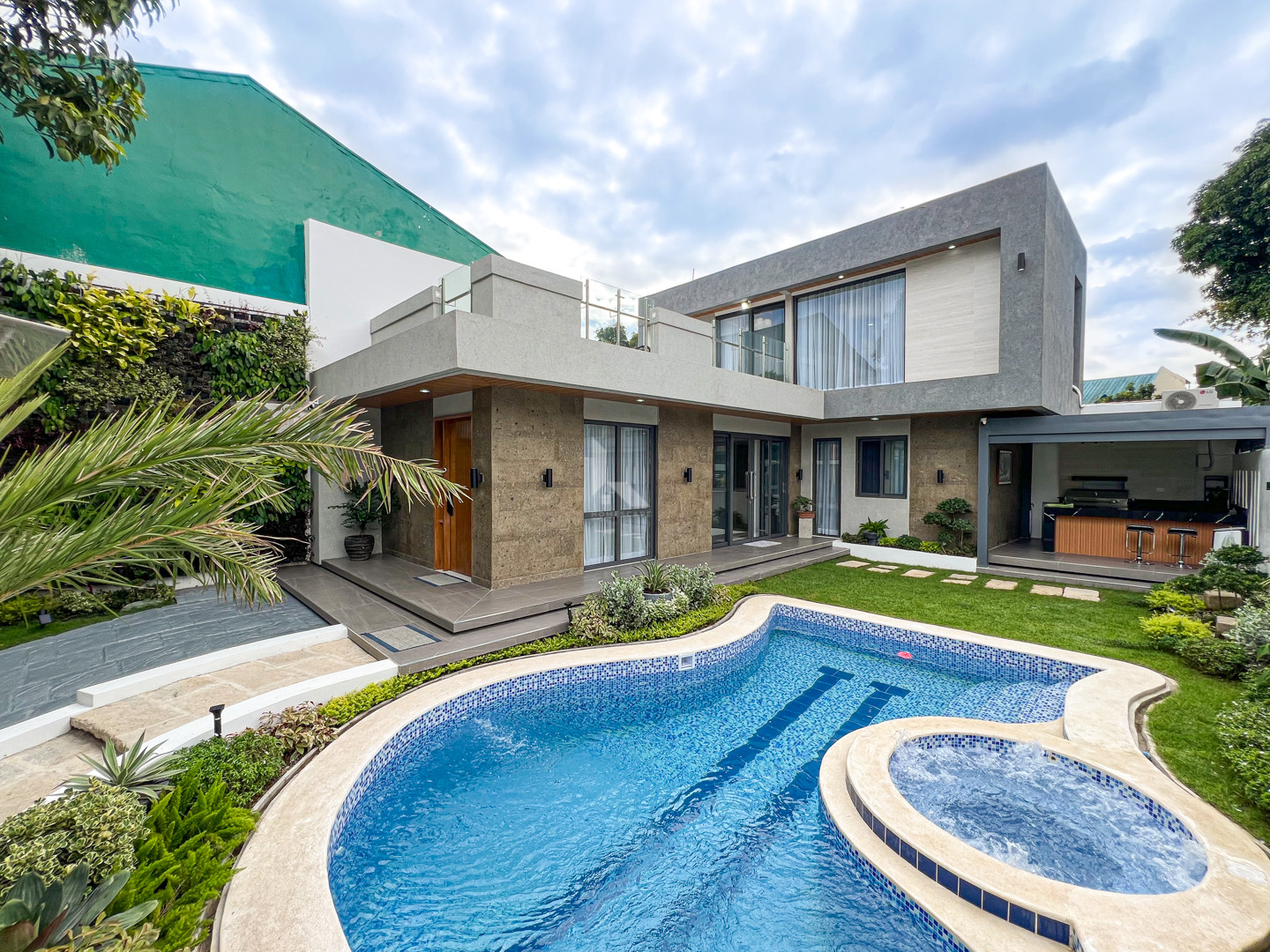 Stylish Modern Contemporary House and Lot For Sale photo 1