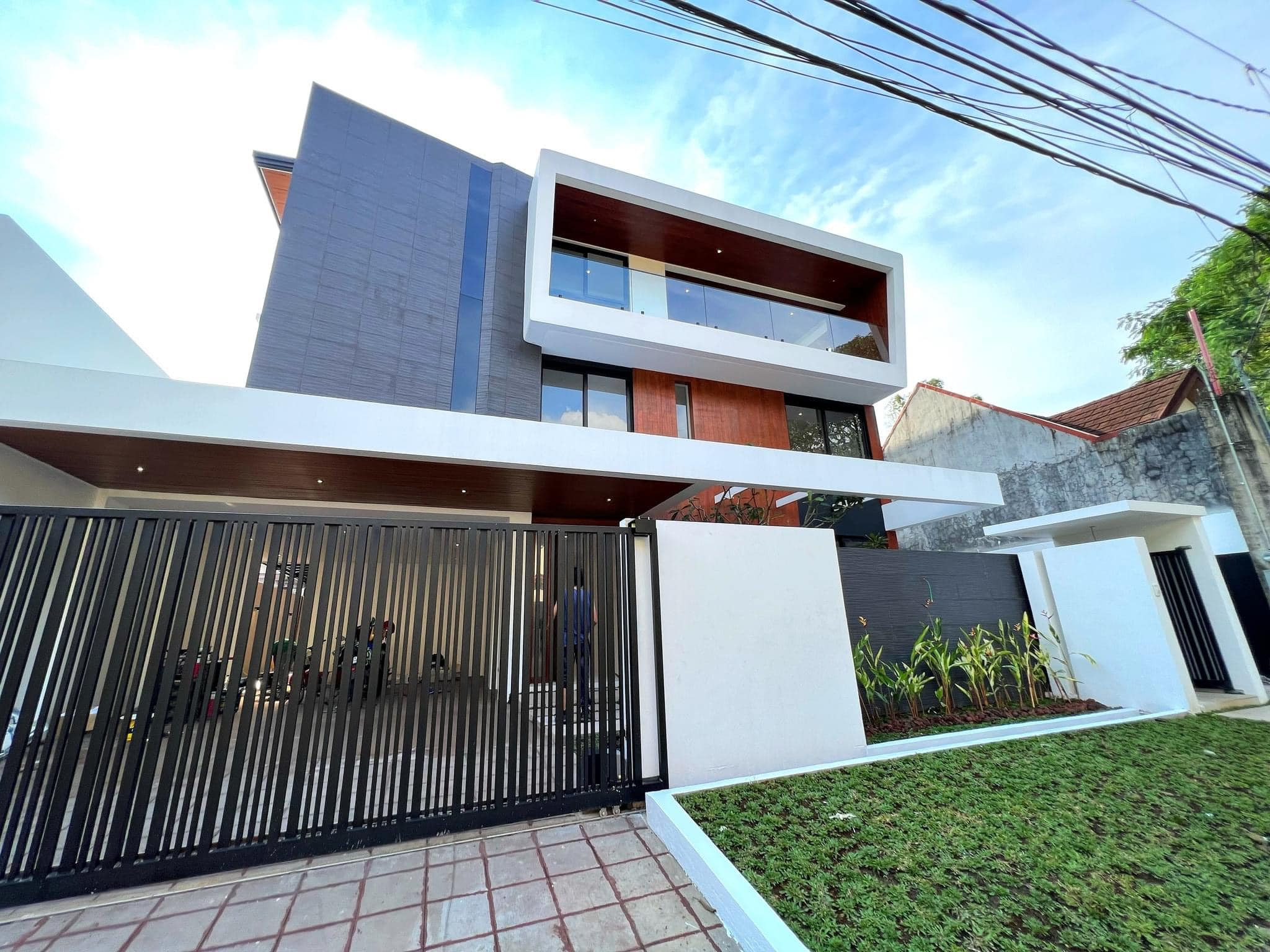 A Luxurious Brand New House and Lot for Sale in Capitol Golf Hills Subd photo 3