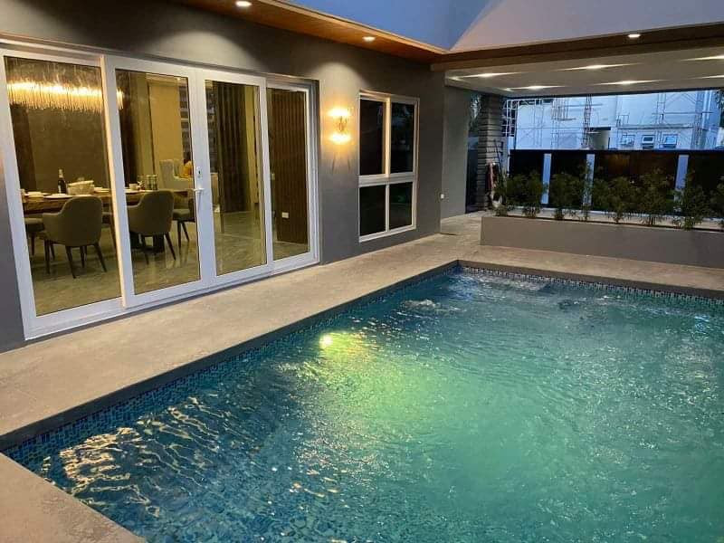 This Spectacular and nearly perfect house photo 3