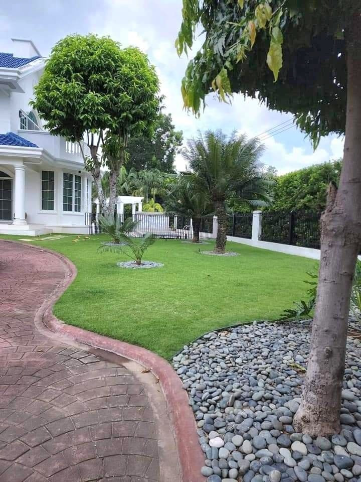 Luxurious Mansion with Pool for Sale! photo 3