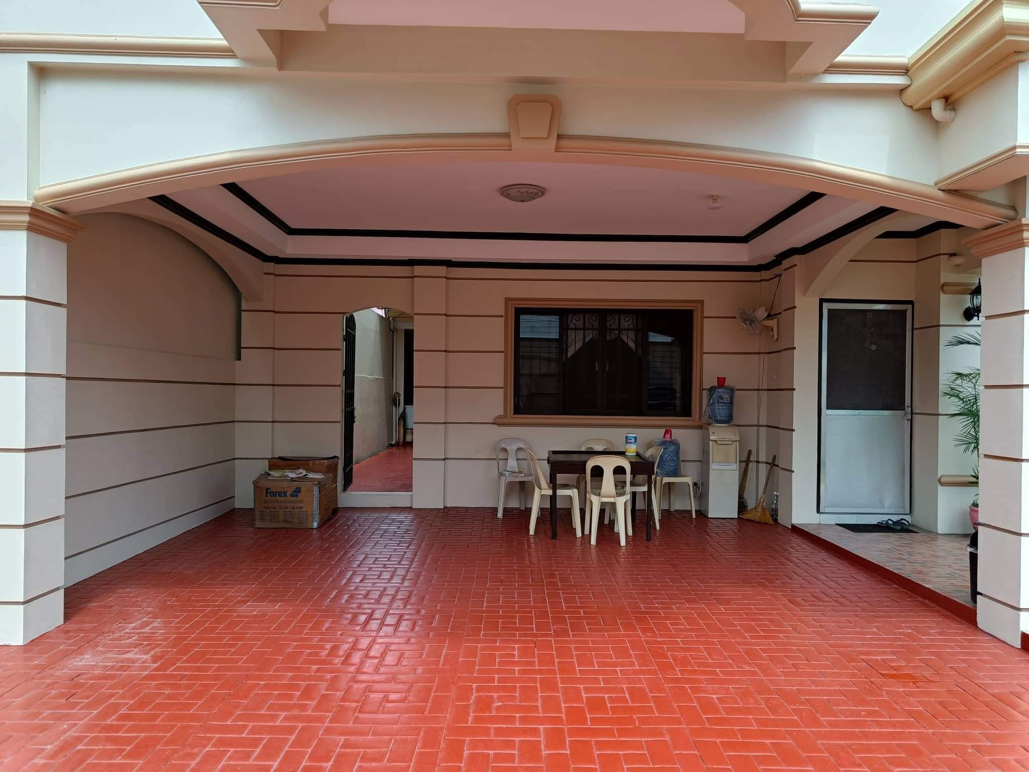 CLASSIC ROMAN STYLE MANSION WITH BIG LAWN NEAR CLARK AND BALIBAGO photo 3
