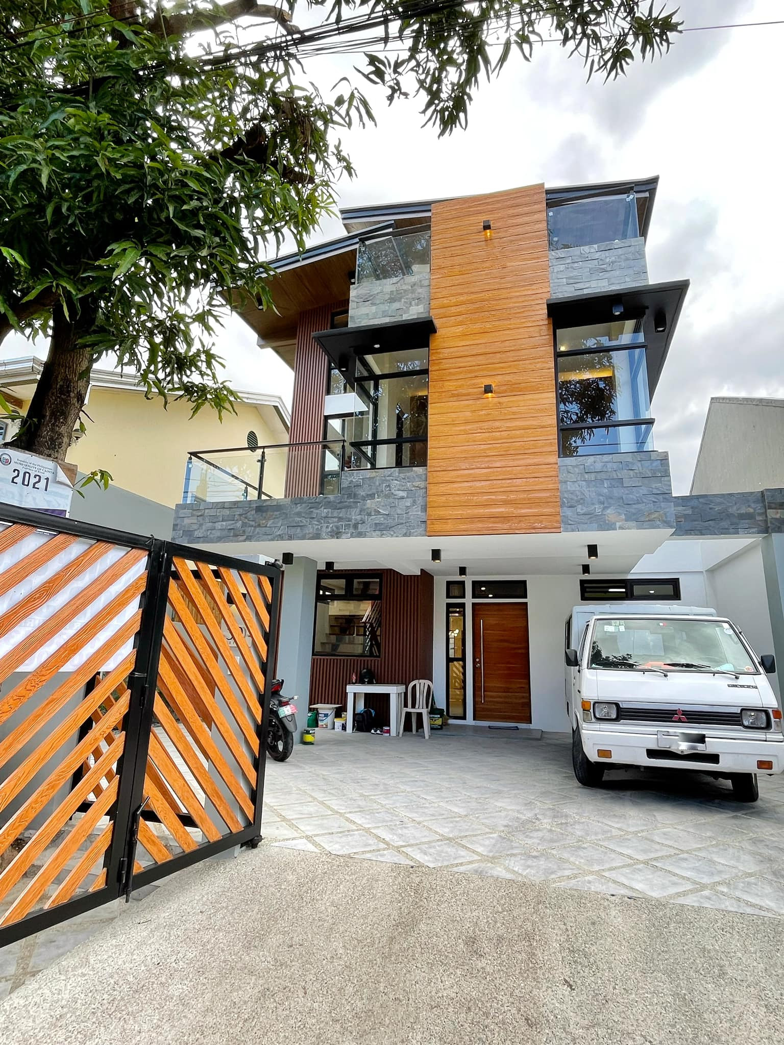 Brand New 3-Storey Modern House for Sale in Marcos Highway Antipolo City photo 1