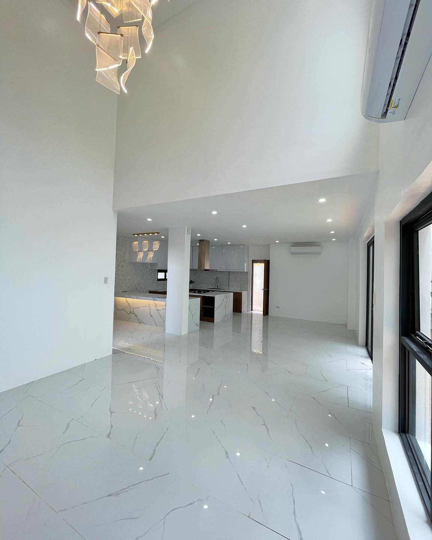Brand New Modern Tropical House for Sale in Greenwoods Executive Village photo 4