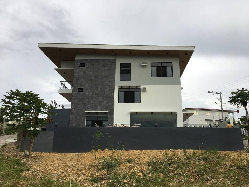 Huge House&lot in Talisay Cebu City photo 2