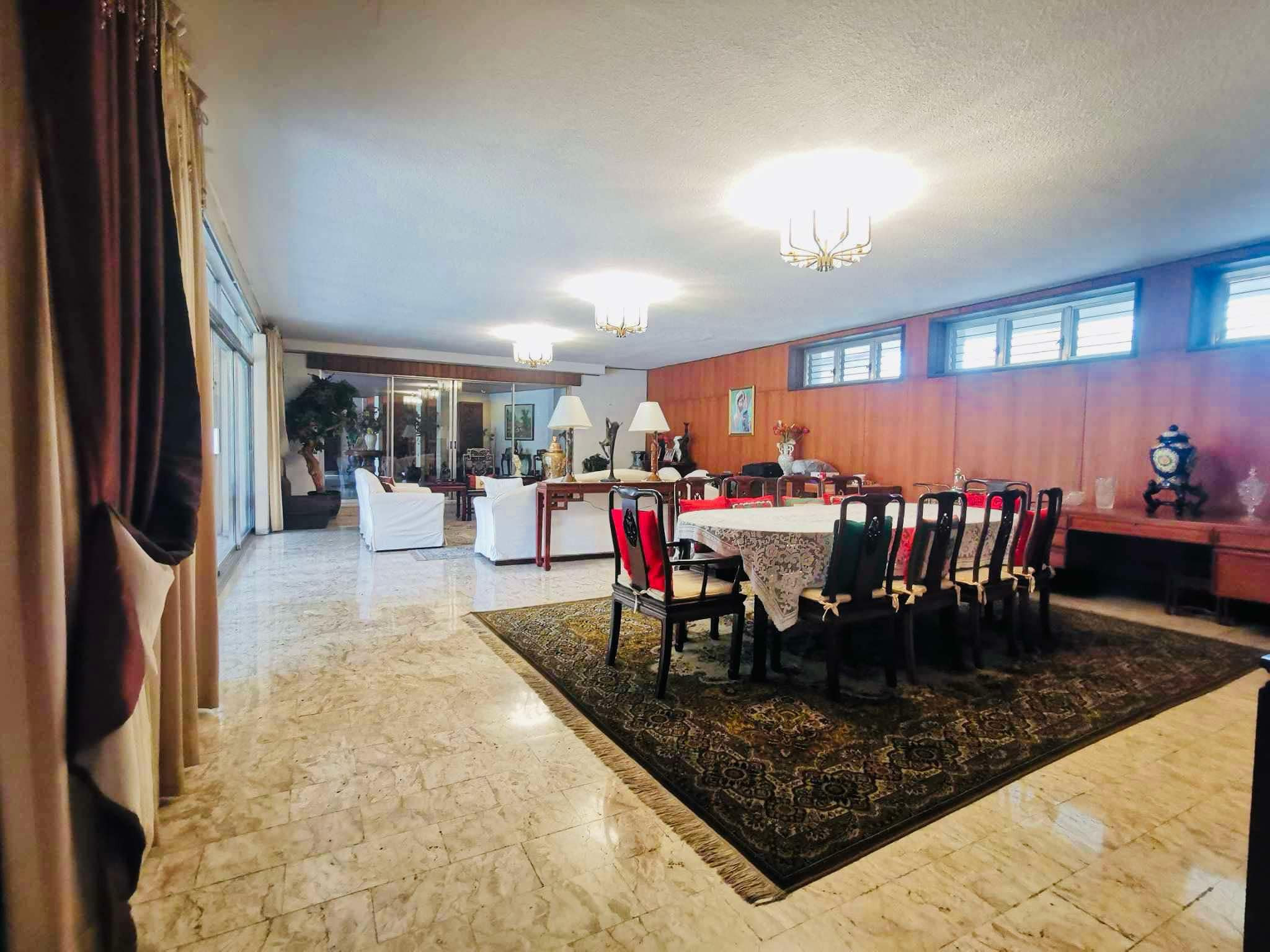 Vintage 6-Bedroom House and Lot for Sale photo 5