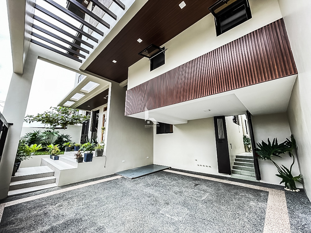 Elegant Brand New 2-Storey House For Sale photo 2
