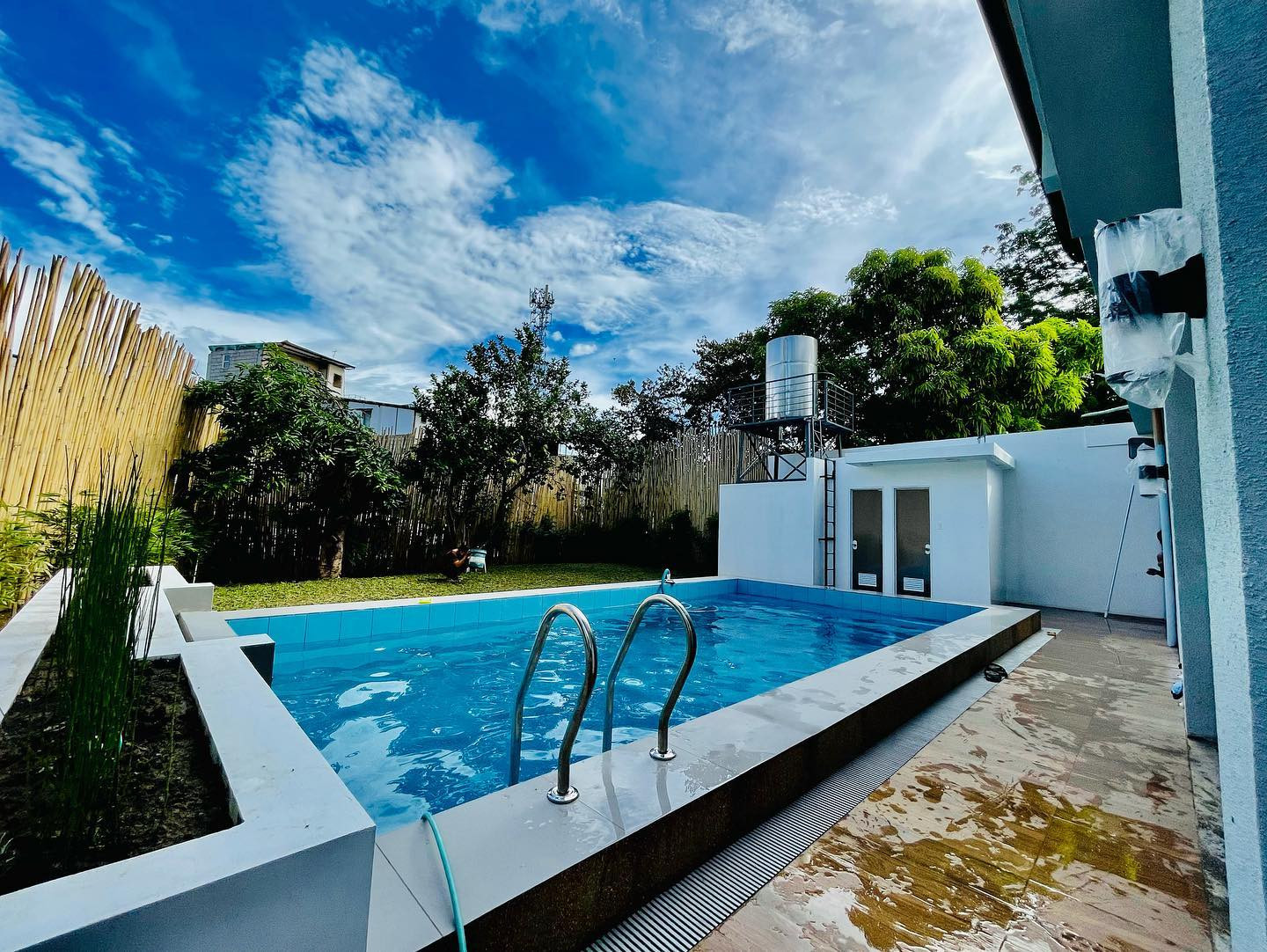 Captivating House & Lot w/ Swimming Pool for Sale in Multinational Village Parañ photo 3