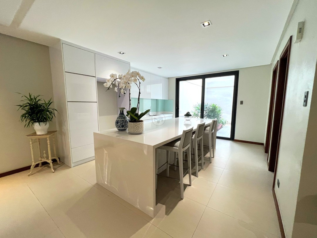 Enchanting Townhouse for Sale across Arca South photo 4