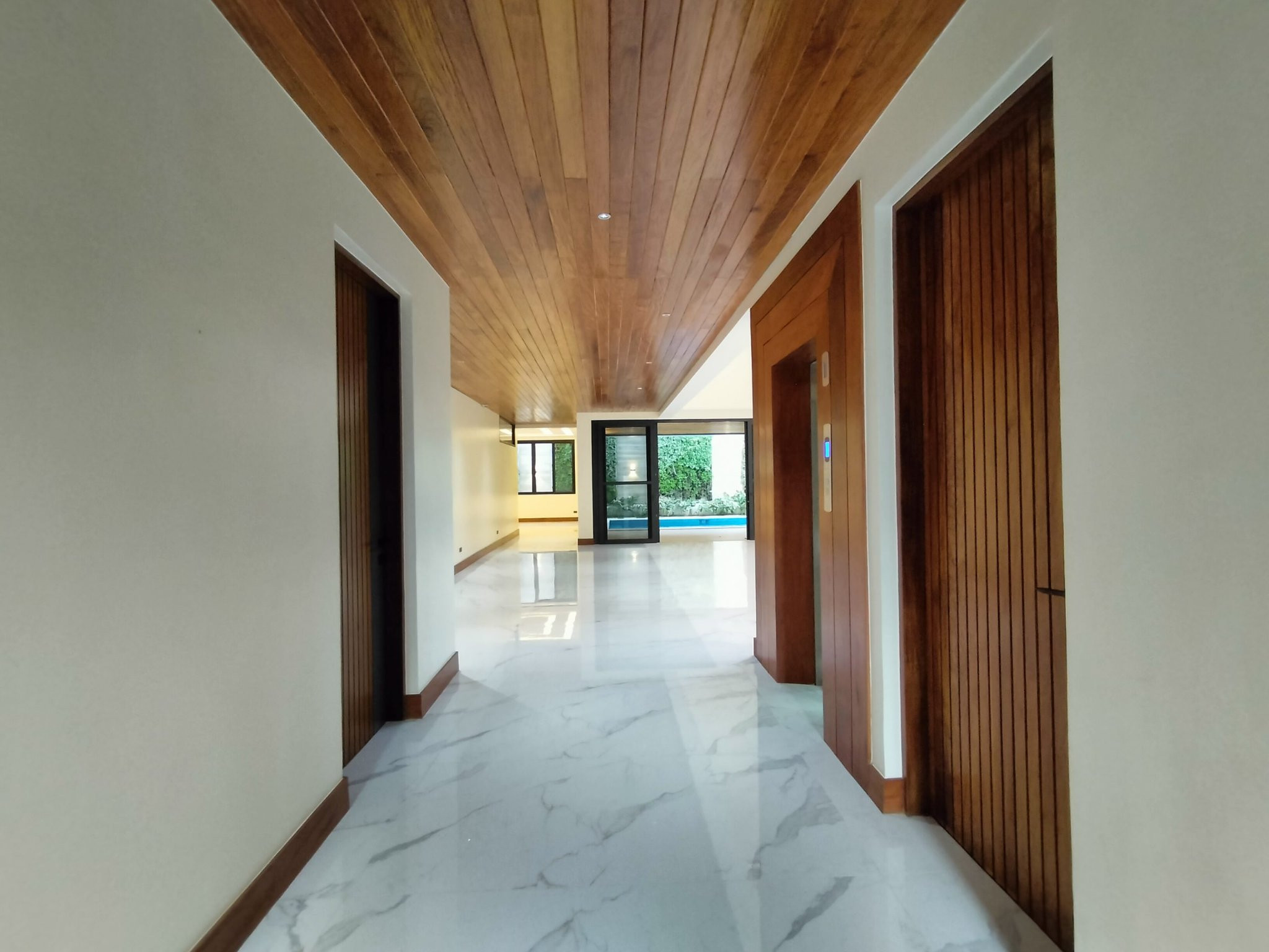 Grand Modern 3 Level Mansion in Ayala Alabang photo 3