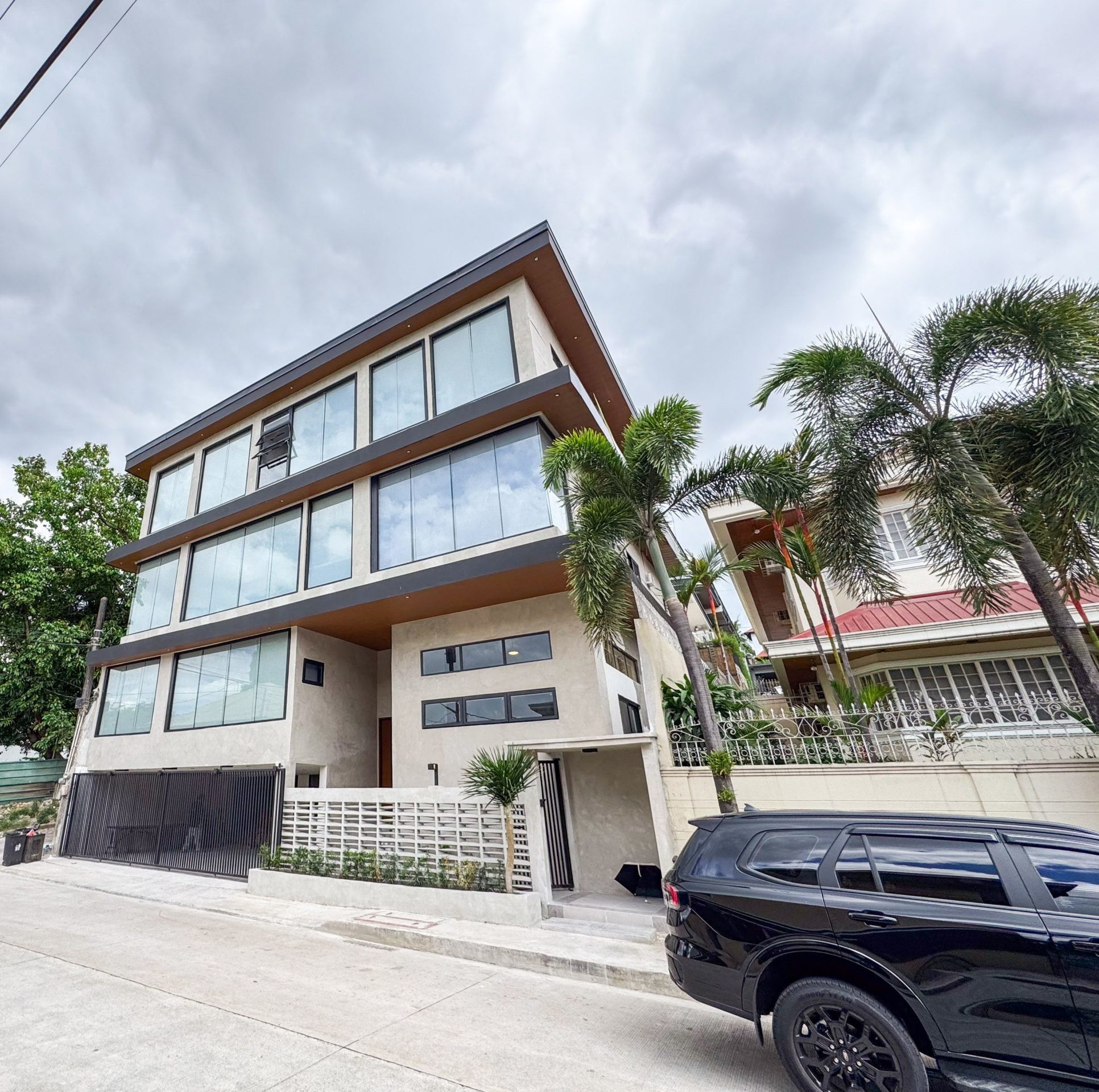 Refined 6-Bedroom House and Lot for Sale in Miranila Homes photo 1
