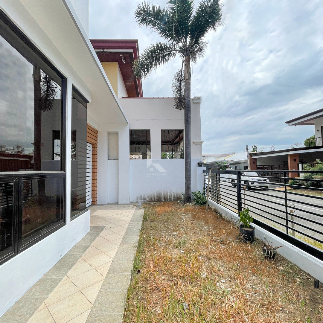 Elegant Contemporary Bungalow Home For Sale in BF Homes, Parañaque City photo 3