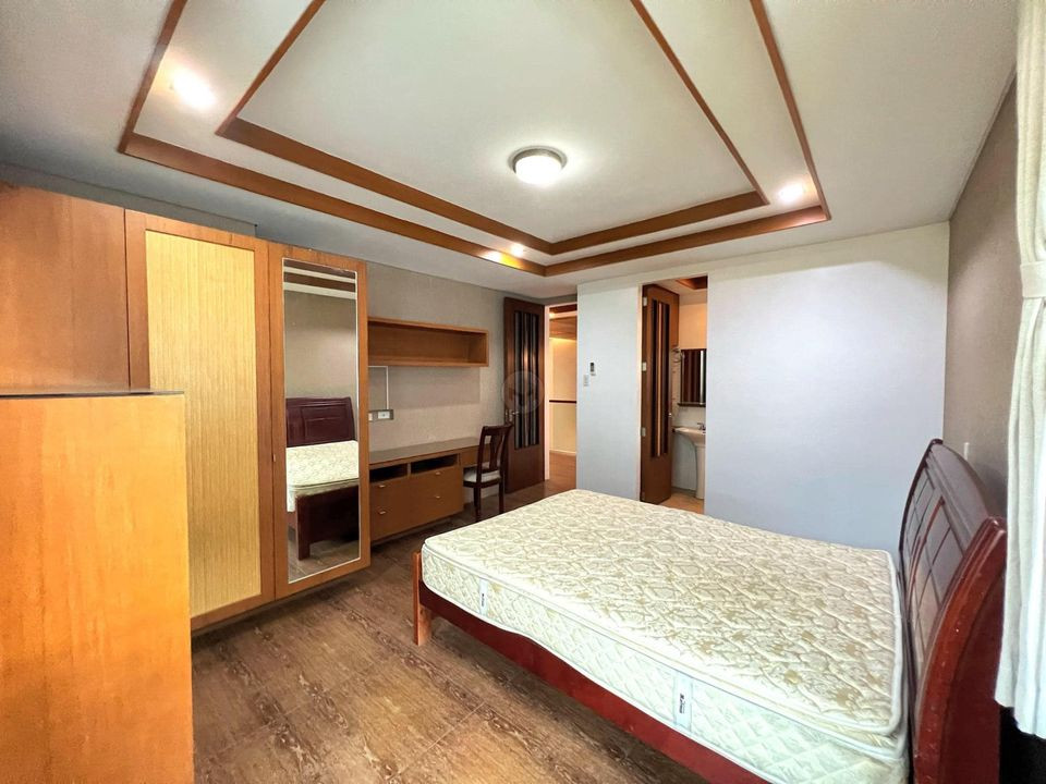 House and Lot at Sonera in Ayala Southvale Village for Sale photo 5