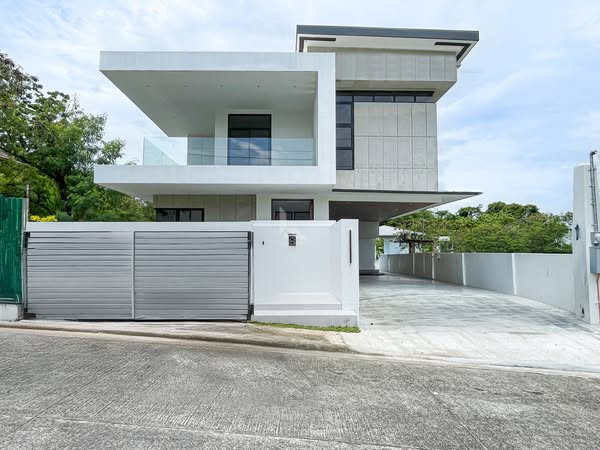 Notable Modern Contemporary House and Lot in Havila Township photo 1