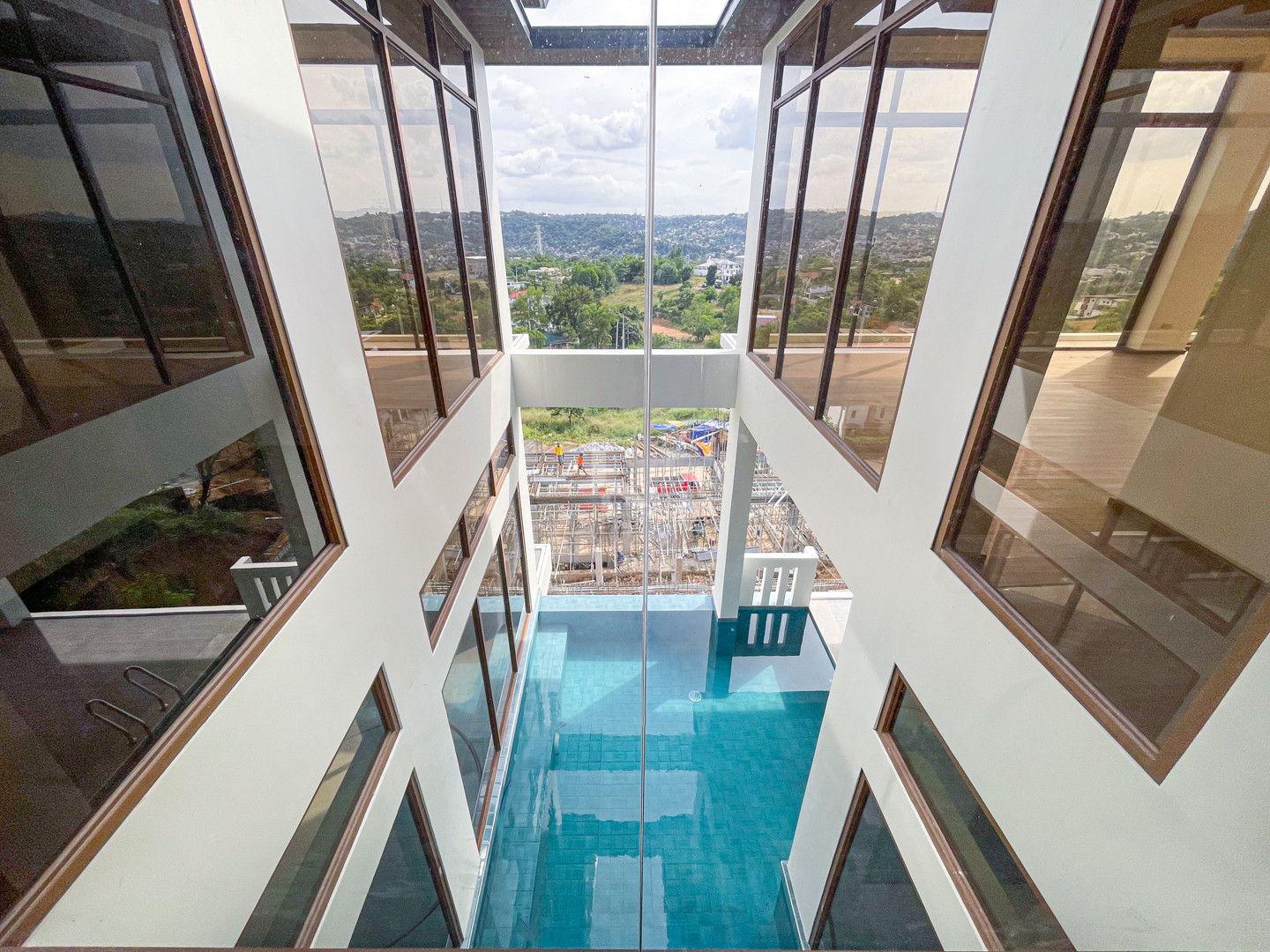 Vast Home with Overlooking Mountain View For Sale photo 3