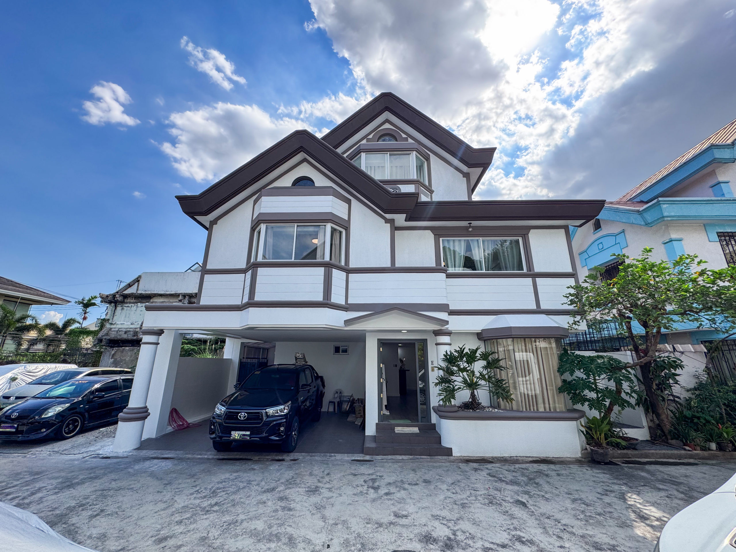 Astonishing 5-Bedroom House and Lot for Sale in Brgy. Mariana, New Manila photo 1