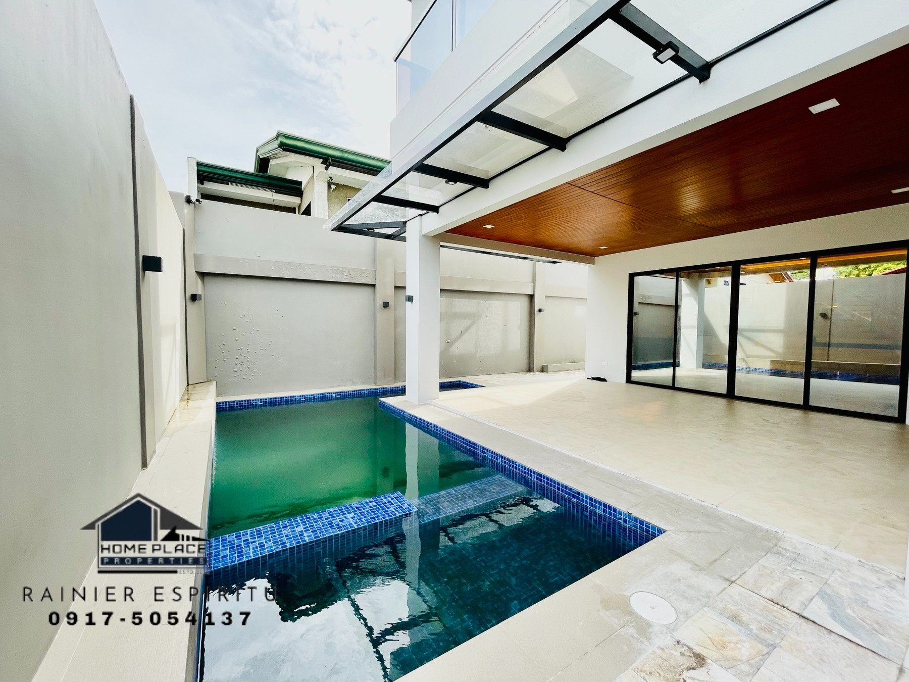 Extravagant Modern Brand New House & Lot for Sale photo 1