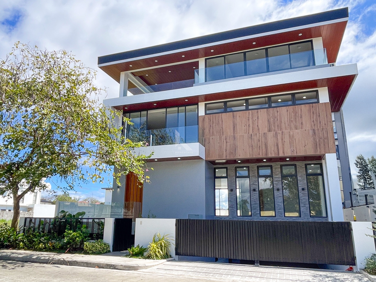 Sophisticated Modern Contemporary House and Lot For Sale photo 1