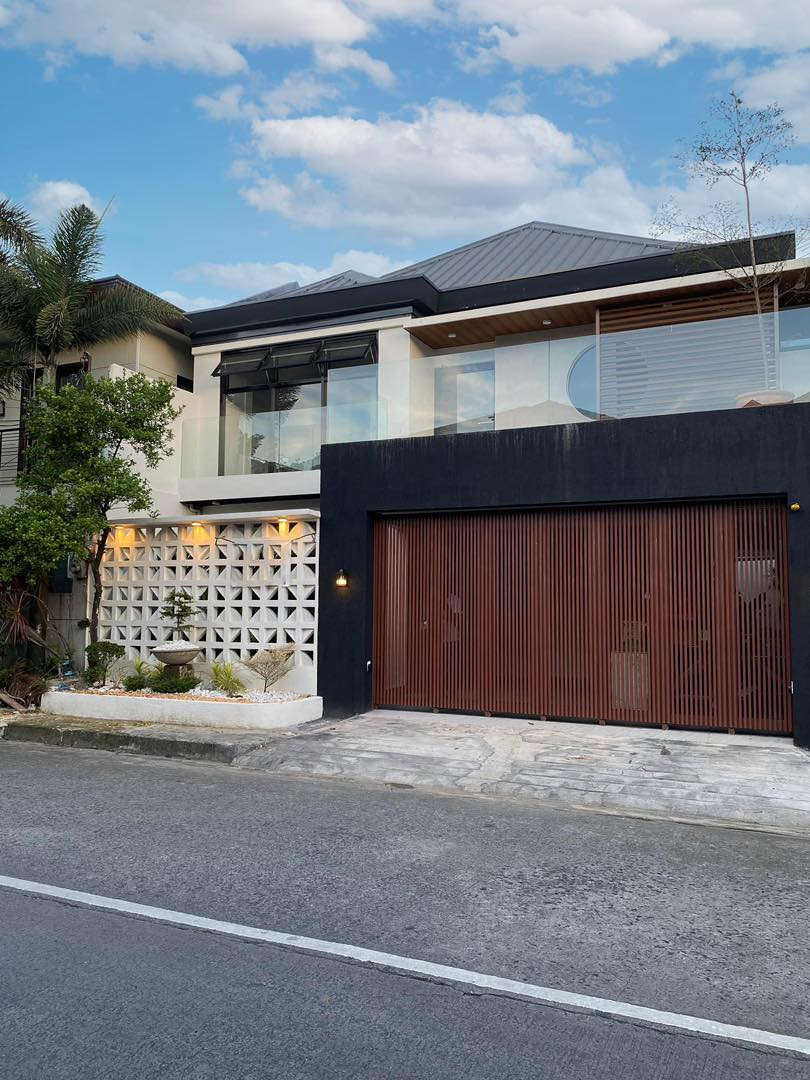 Modern Scandinavian House for Sale in Greenwoods Executive Village photo 1
