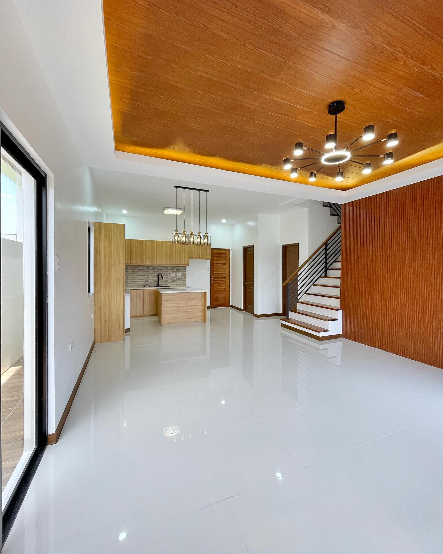 Brand New Modern House for Sale in Greenwoods Executive Village photo 2