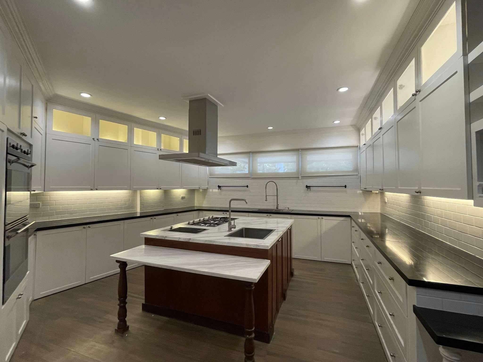 Discover this Bright Pre-Owned House and Lot photo 5