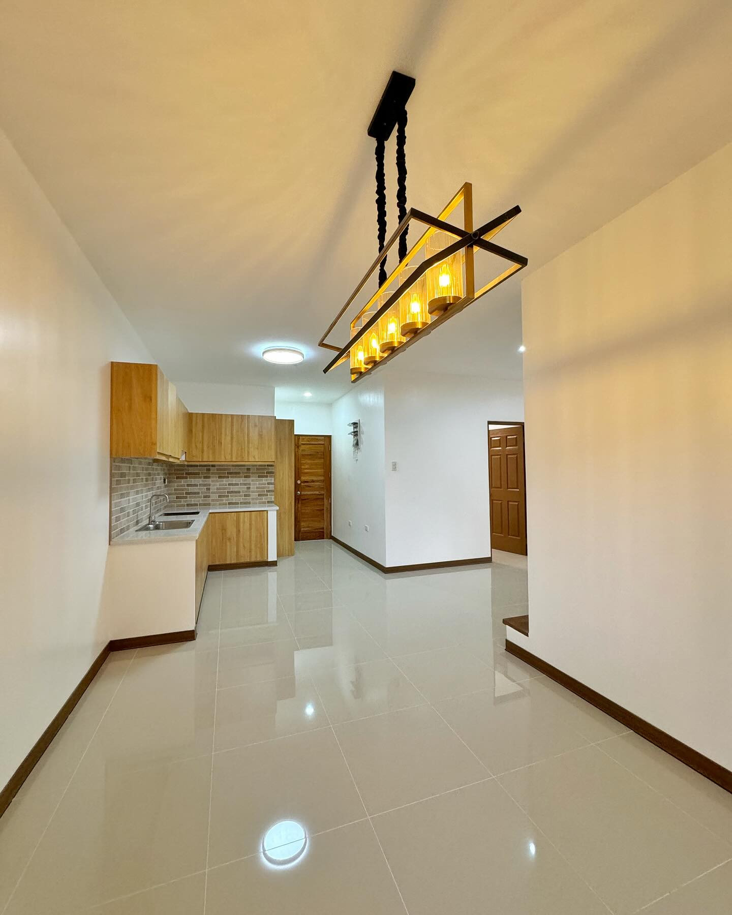 Brand New Modern House for Sale in Greenwoods Executive Village photo 2