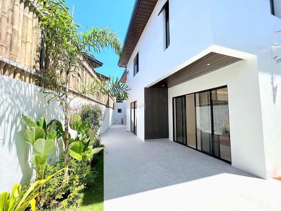 Brand New House and Lot For Sale at BF Homes Parañaque photo 2