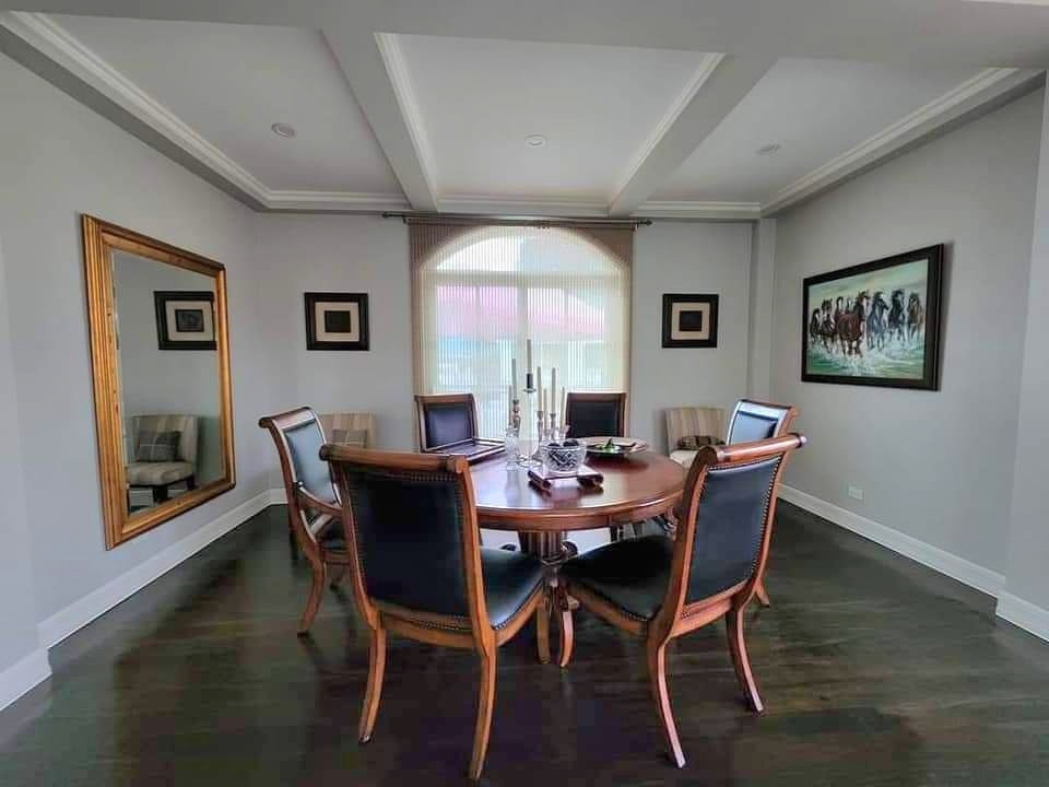 Luxurious Mansion with Pool for Sale! photo 4