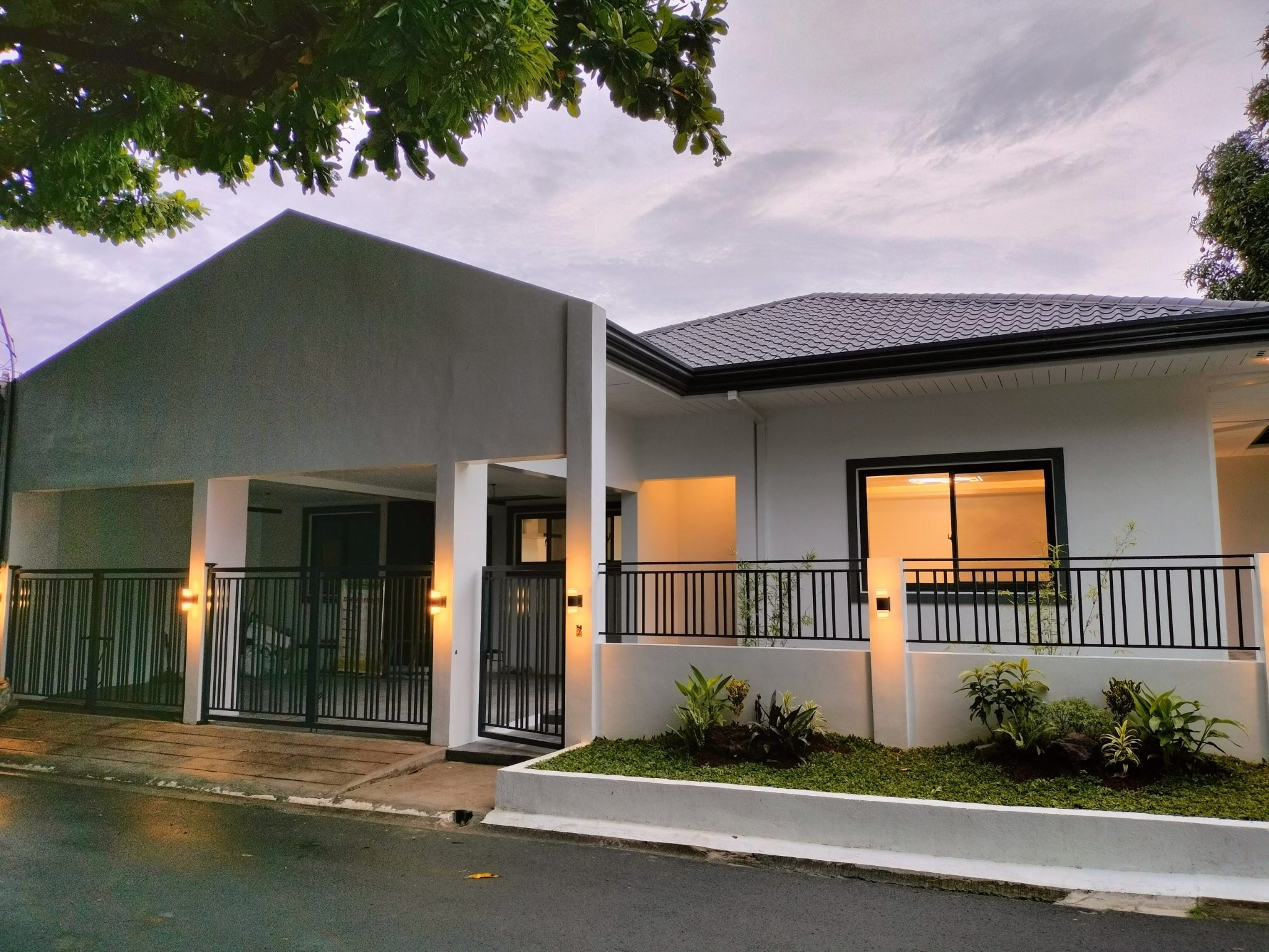 Modern Corner Bungalow For Sale photo 2