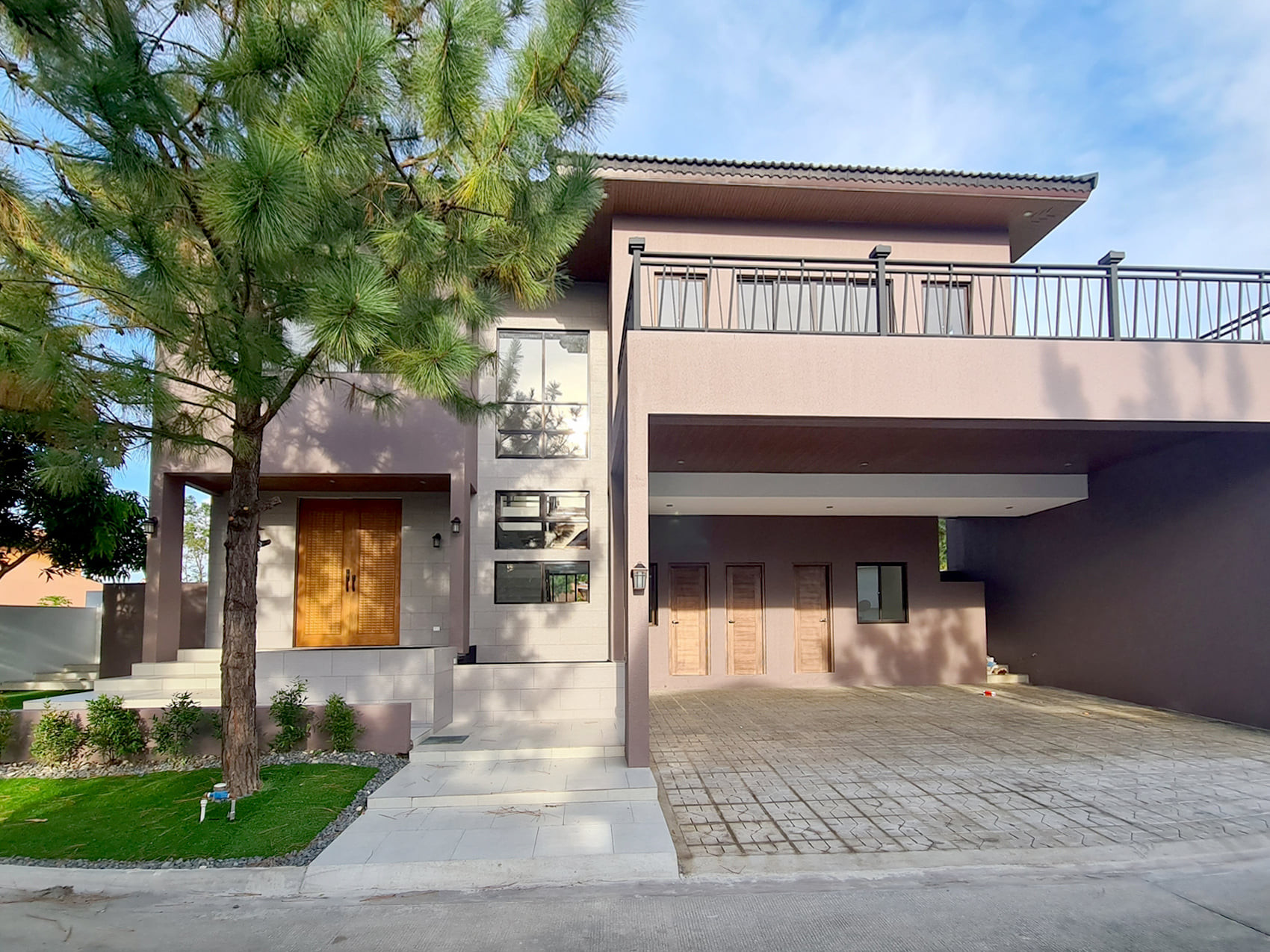 Luxurious Italian-inspired House for Sale in Portofino Heights in Vista, Alabang photo 1