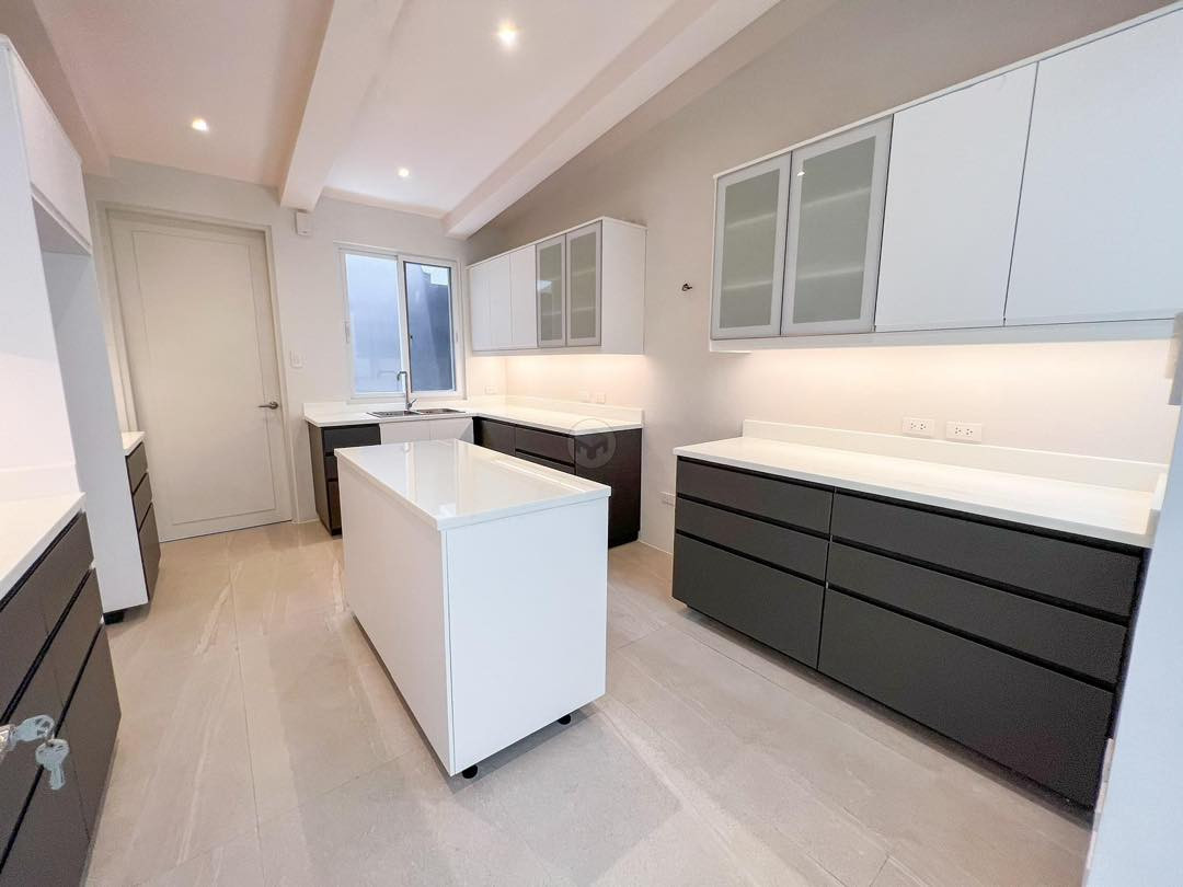 A Magnificent Dream House for Sale In Parañaque photo 4