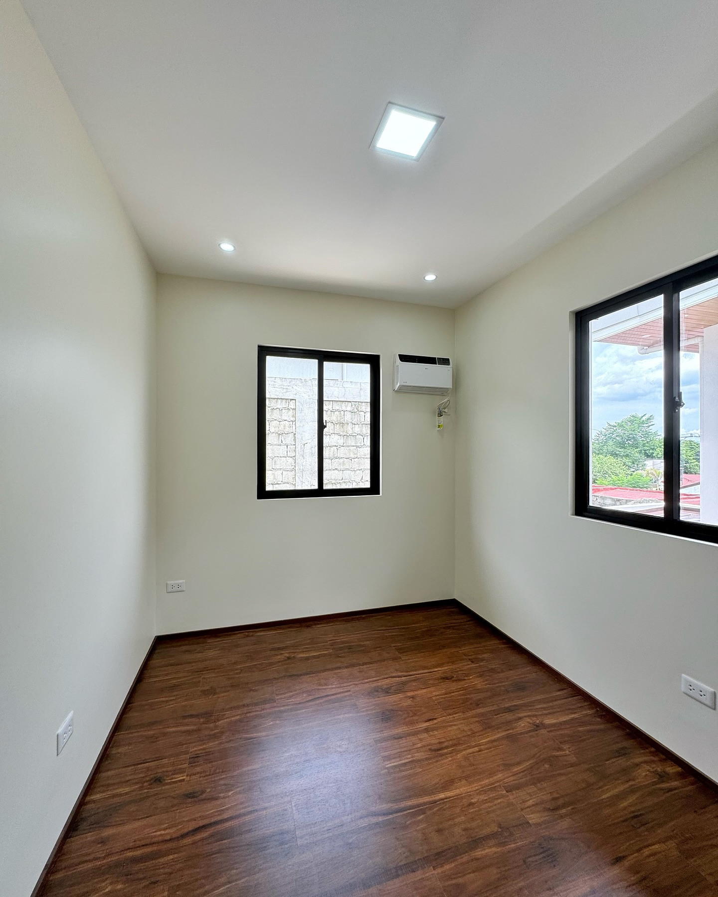 Brand New Modern Contemporary House for Sale photo 5