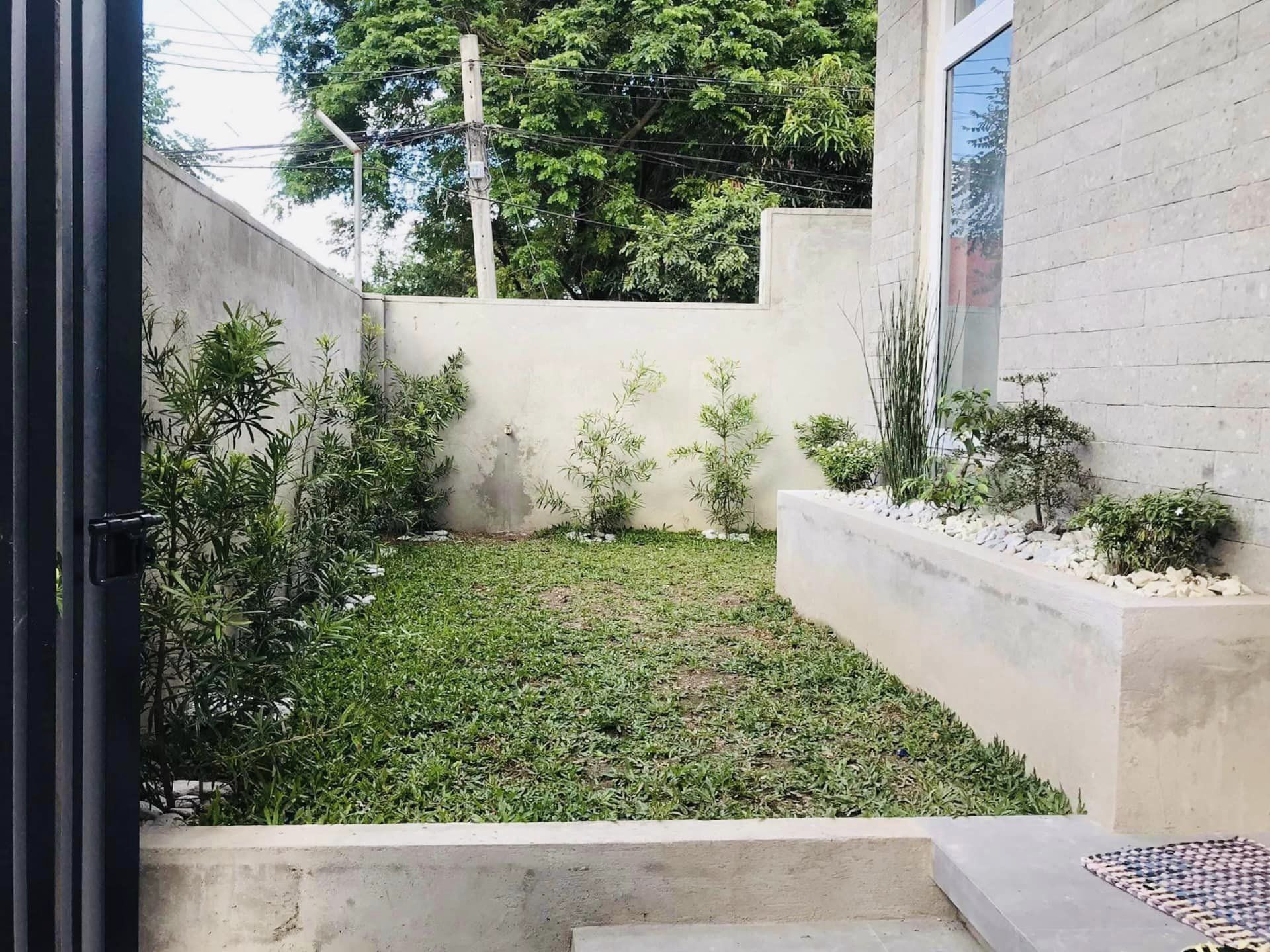 BRAND NEW HOUSE WITH LAP POOL IN KOREAN TOWN ANGELES CITY NEAR CLARK photo 3