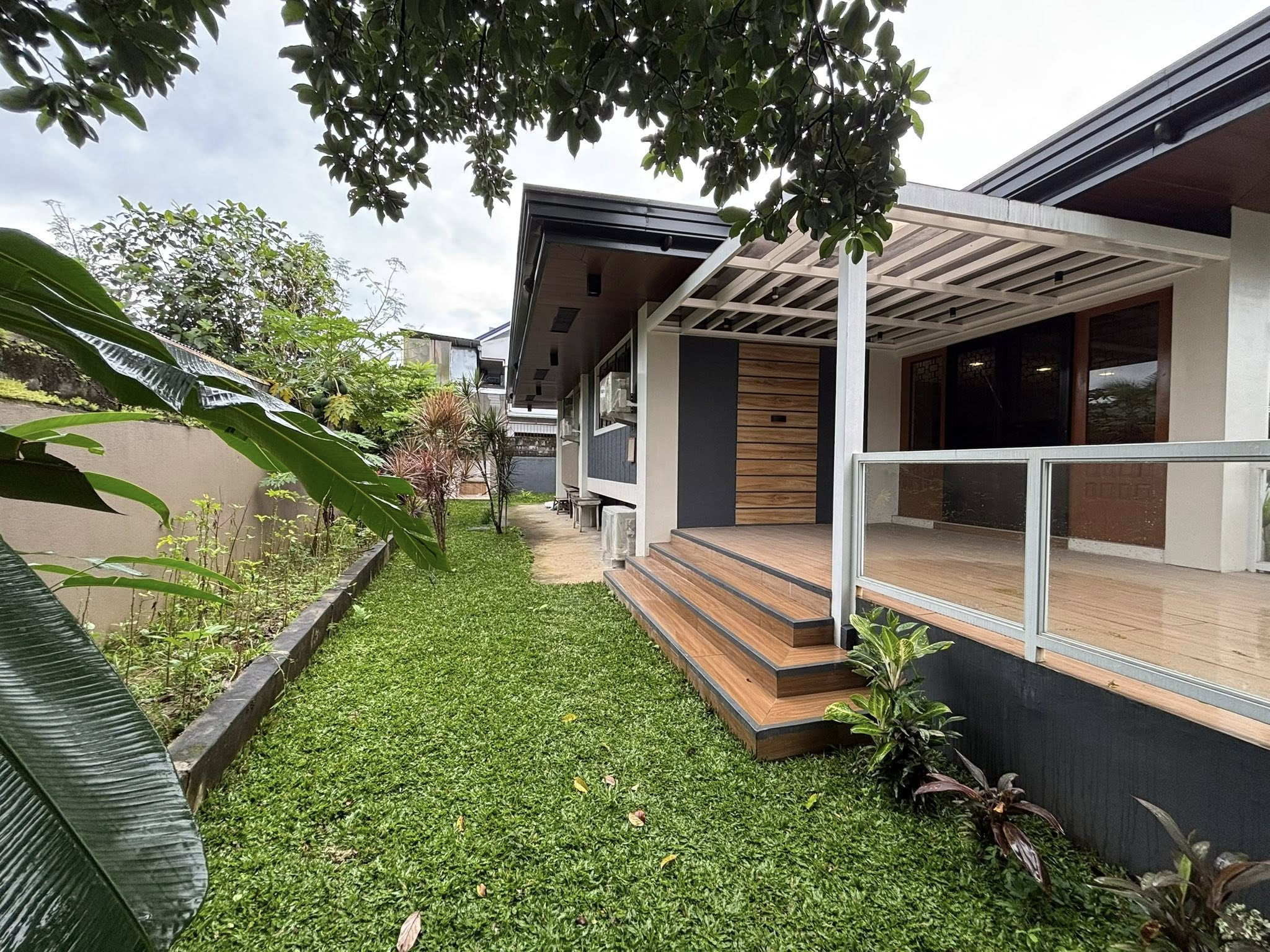 Splendid 3-Bedroom House and Lot in Commonwealth, Quezon City photo 2