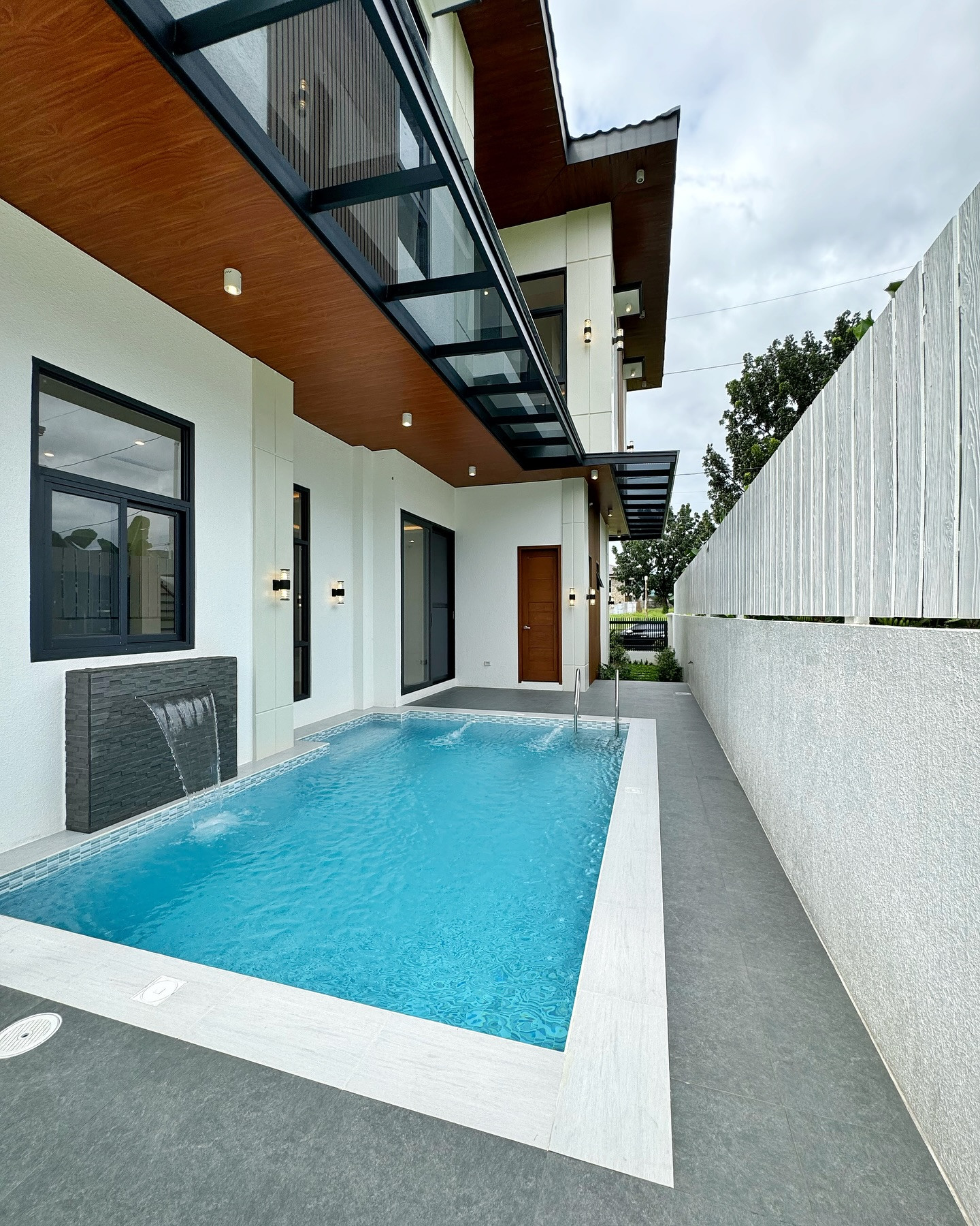 Brand New Modern House for Sale in Neopolitan Fairview Quezon City photo 3
