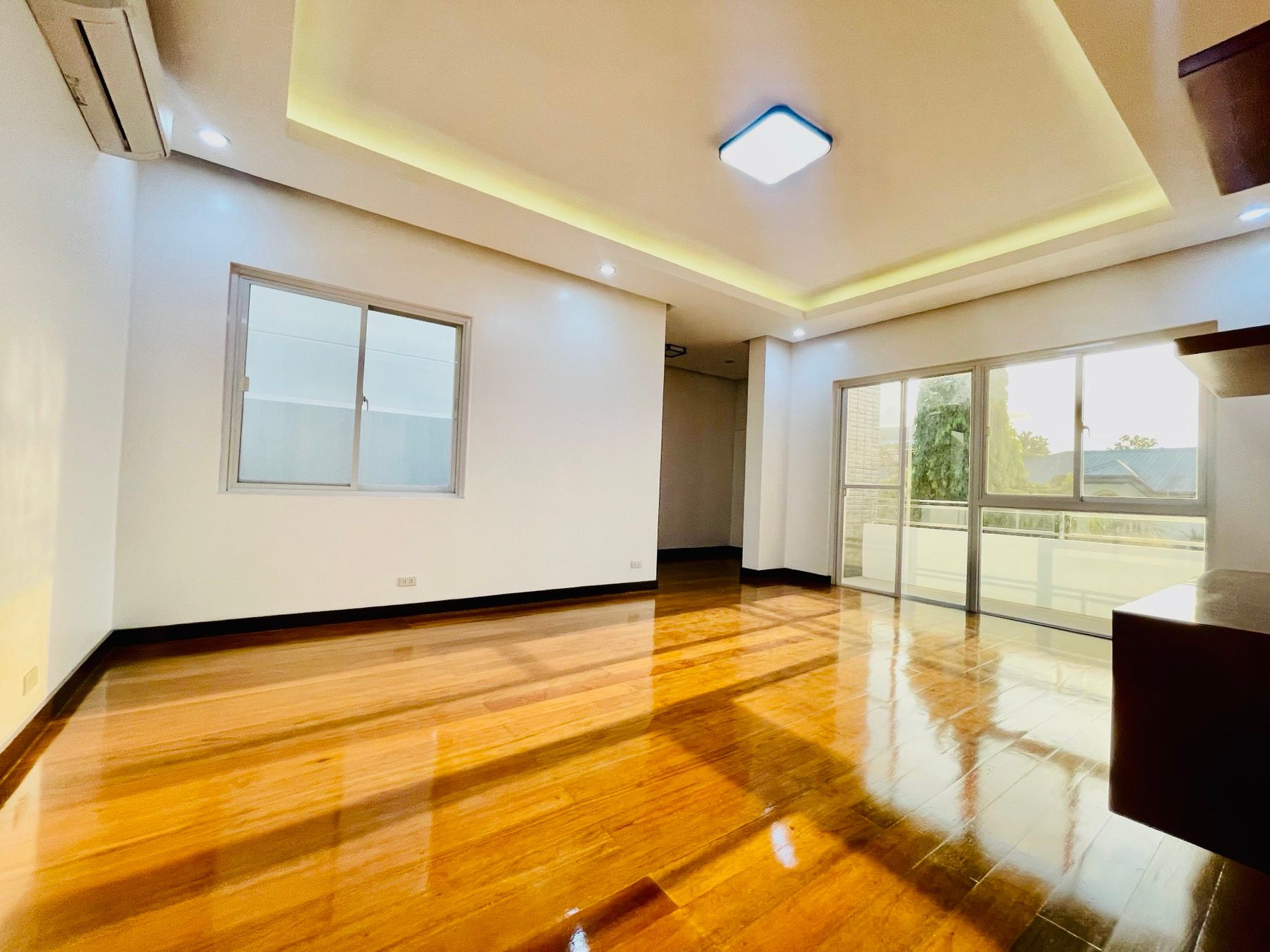 Ultra-Modern Brand New Corner House & Lot for Sale in Multinational Village Para photo 5