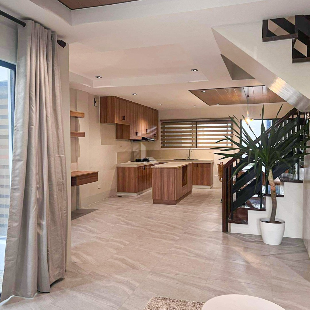 Pleasing Contemporary House and Lot For Sale photo 3