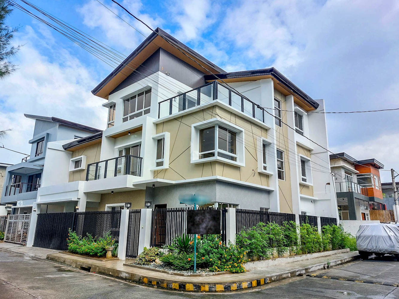 3-Storey Brand new corner House for sale photo 2