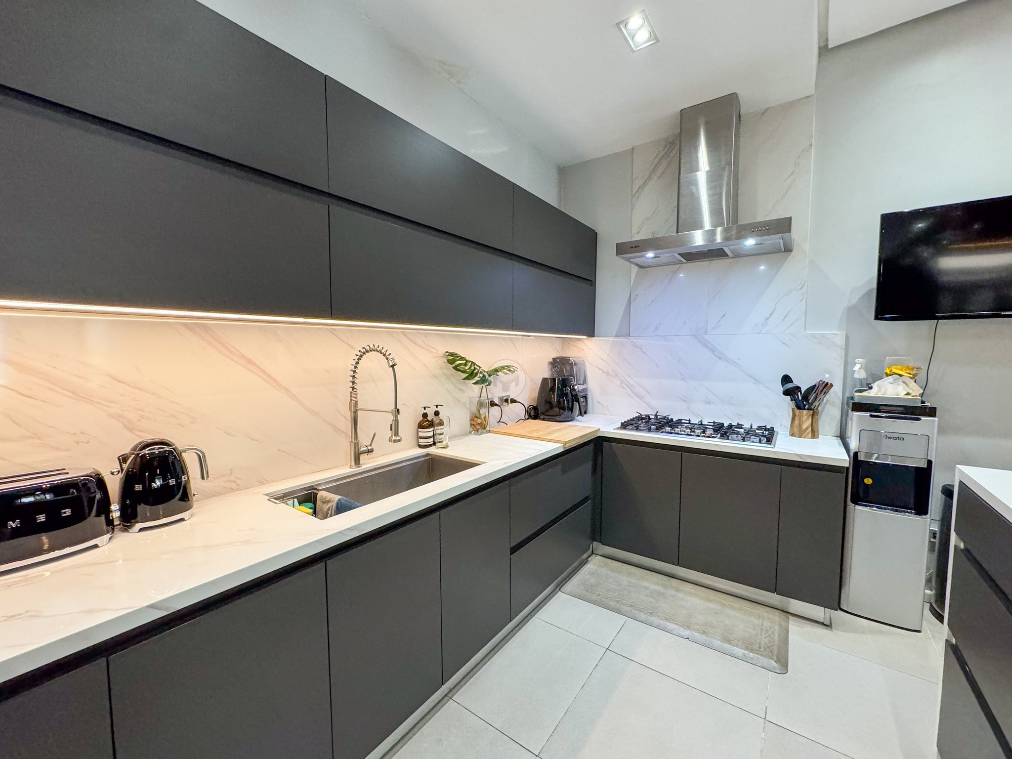 Brilliant 4-Bedroom House for Sale near Congressional Ave, QC photo 5