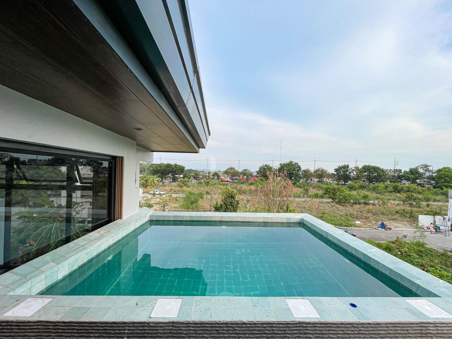 Superb Modern Contemporary House and Lot For Sale photo 2