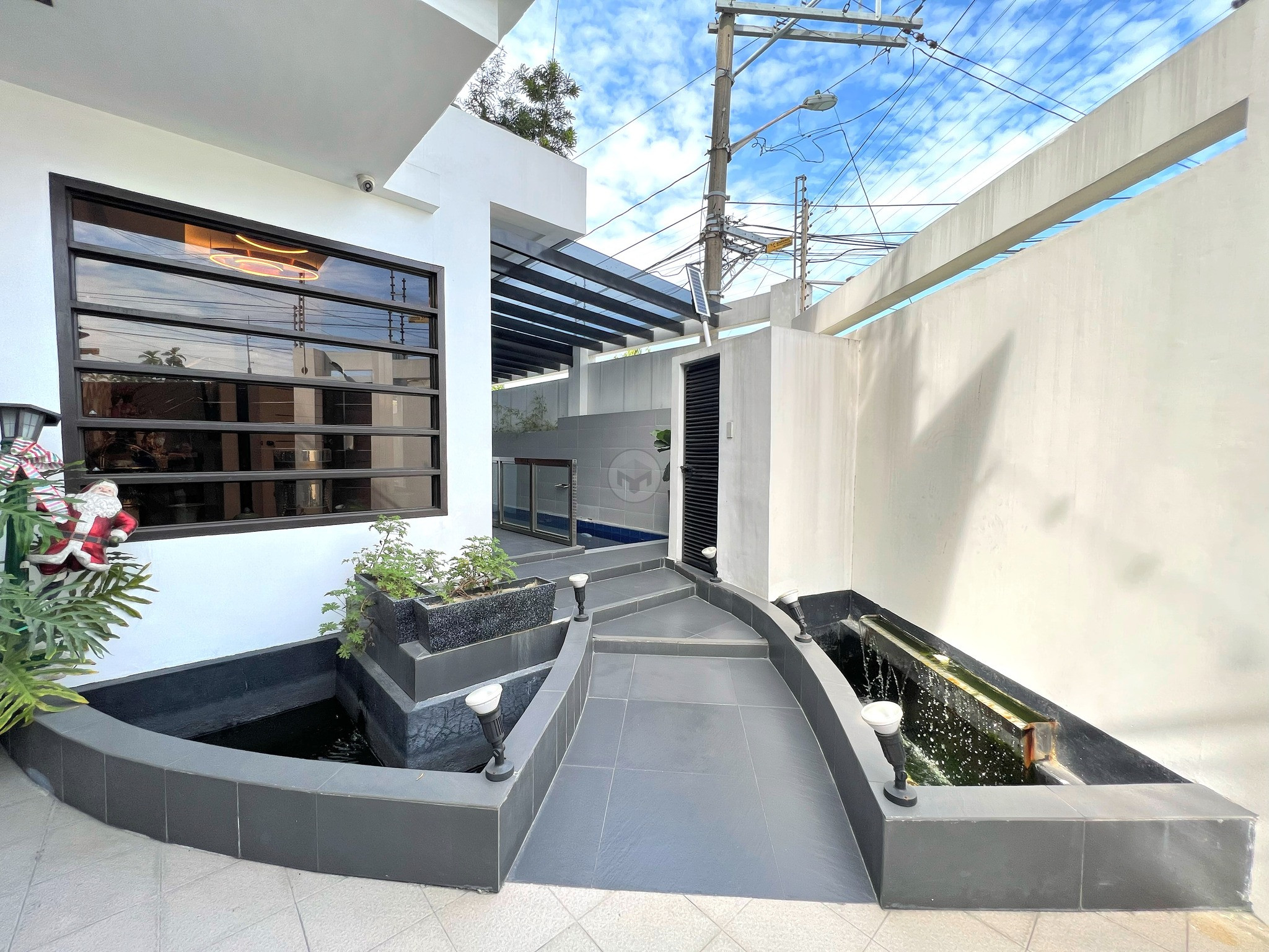 Attractive Prime House and Lot for Sale photo 3