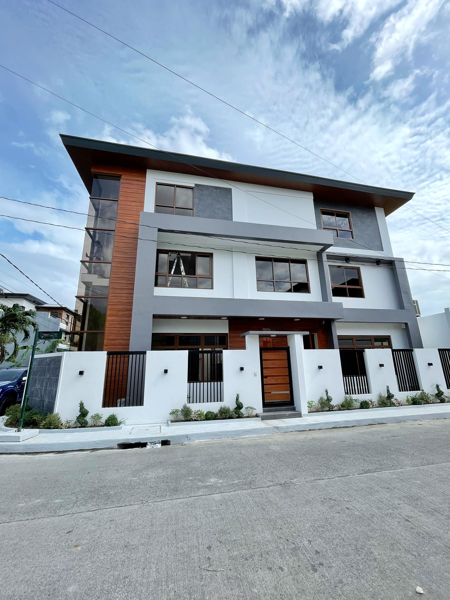 Brand New Modern Corner House w/ Pool for Sale in Greenwoods Executive Village photo 1