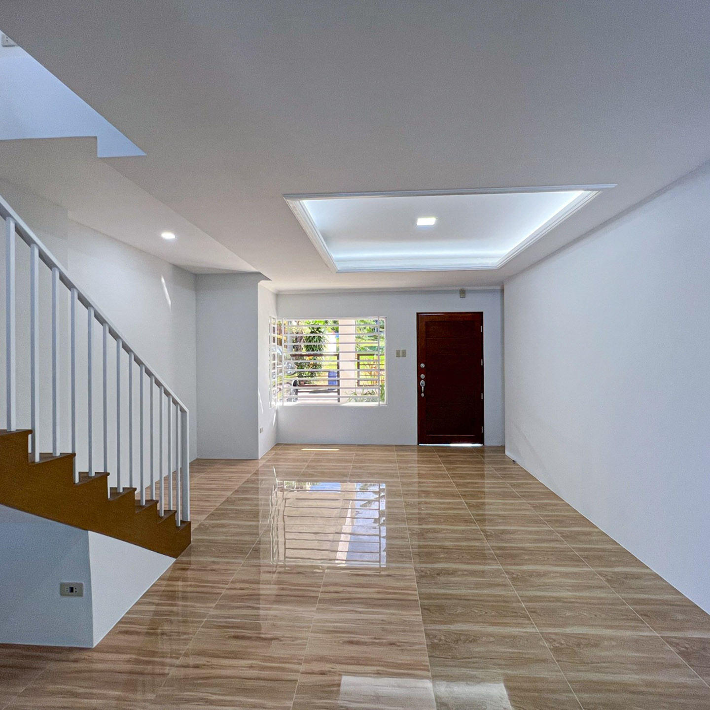 Bright and Airy 2-Storey House for Sale in Mission Hills photo 5
